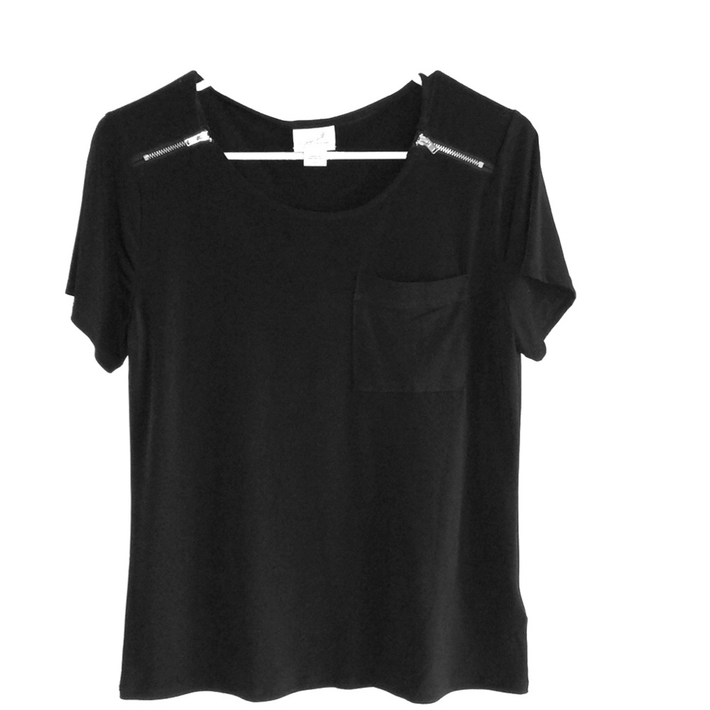 Jaclyn Smith Top